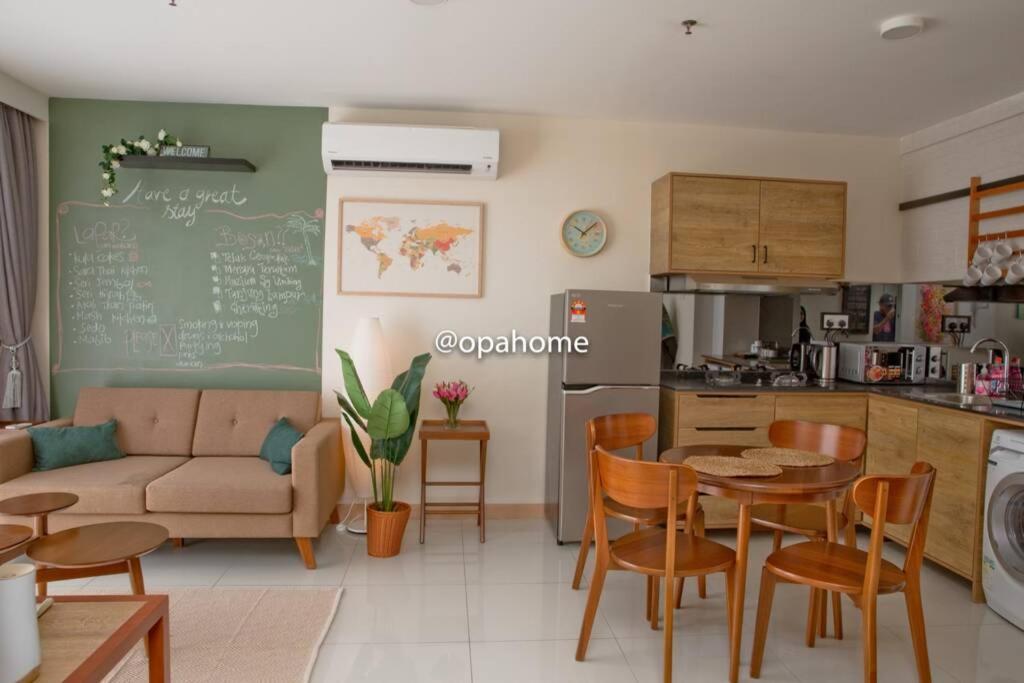Opahome@ Timurbay Seafront Residence 2Br Family Suite Seaview And Poolview Kuantan Exterior foto