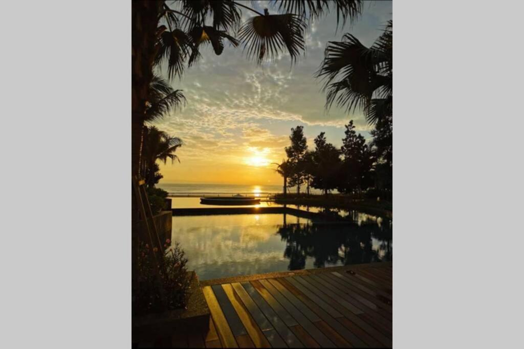 Opahome@ Timurbay Seafront Residence 2Br Family Suite Seaview And Poolview Kuantan Exterior foto